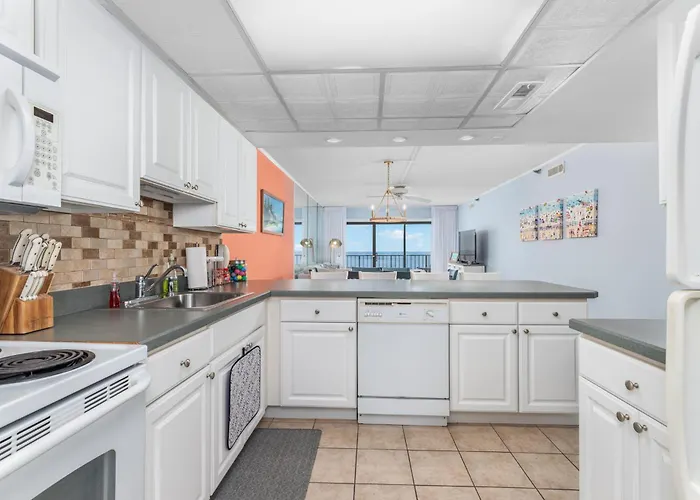 Ferienhaus Wake Up To Stunning Ocean Views In Beautiful Plaza Condominium!