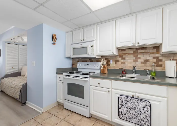 Wake Up To Stunning Ocean Views In Beautiful Plaza Condominium! Ocean Stadt