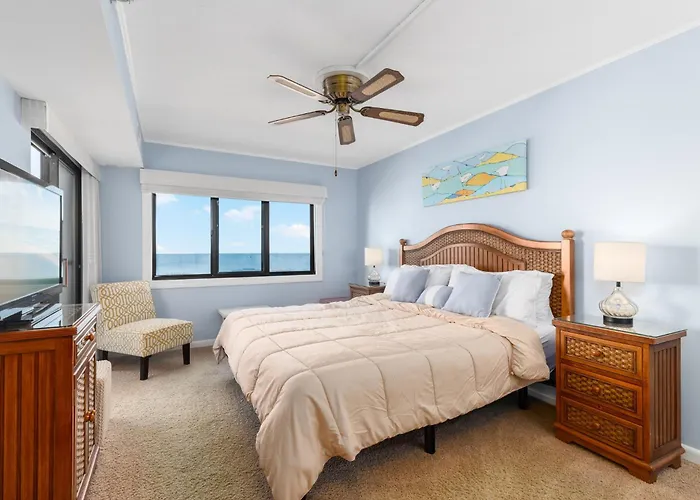 Wake Up To Stunning Ocean Views In Beautiful Plaza Condominium! Ferienhaus *