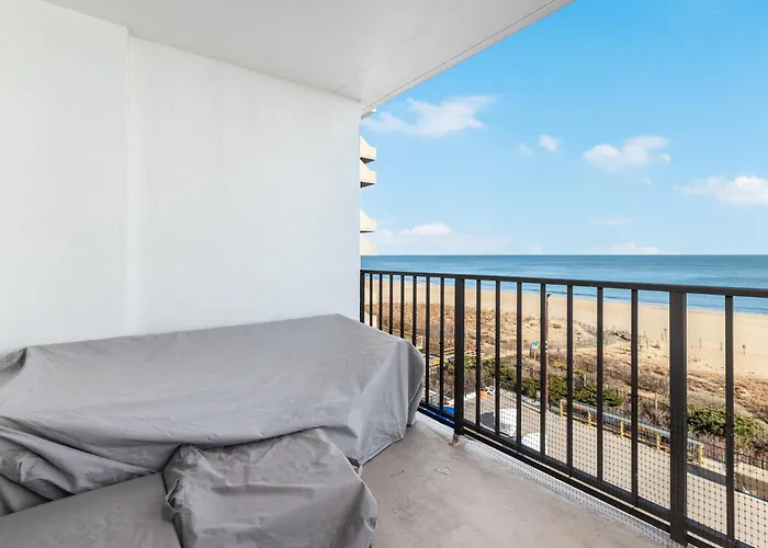 Wake Up To Stunning Ocean Views In Beautiful Plaza Condominium! Ocean Stadt